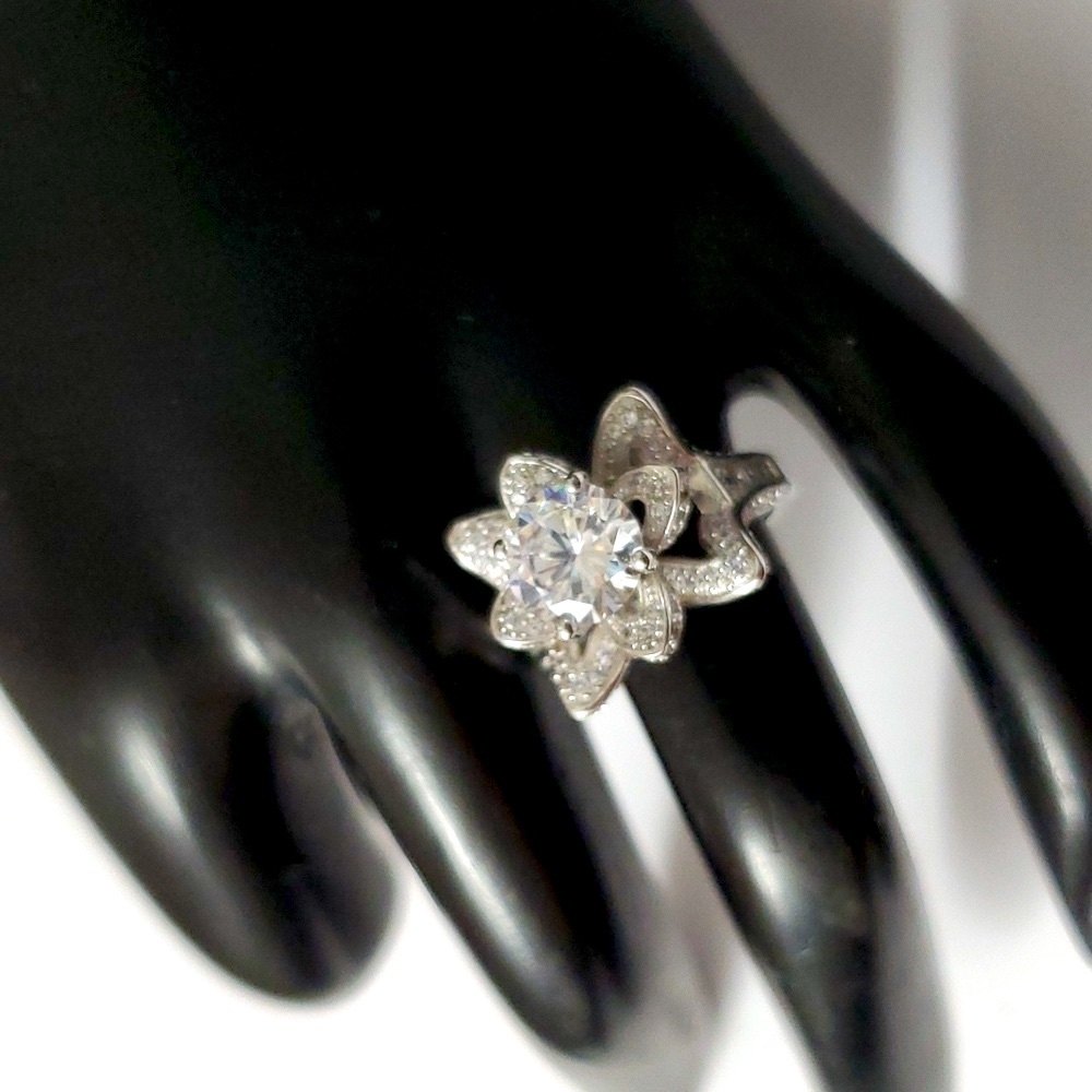 Watch Video / Sterling Silver 925 Flower Solitaire Ring